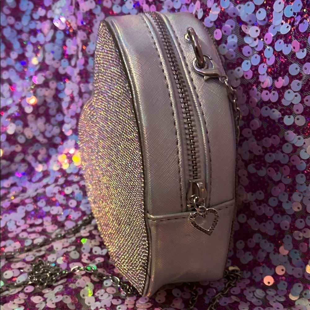 Heart-Shaped Silver Bag - Picture 3 of 9